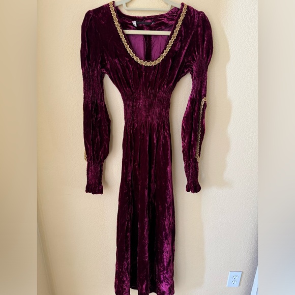 Other - Maiden Romeo & Juliet Halloween Costume Red Velvet with Gold Trim Stretchy Small